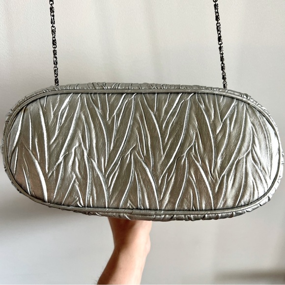 Retro Silver Crinkle Chain Shoulder Bag - Picture 4 of 8